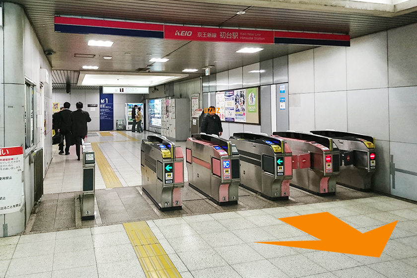 京王新線/都営新宿線「初台駅」の東口改札